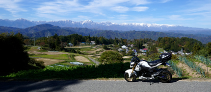 県道12号の下り途中の展望